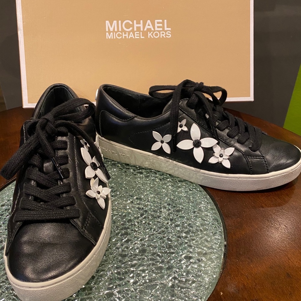 Michael Kors Lola Leather Sneakers 7.5M black